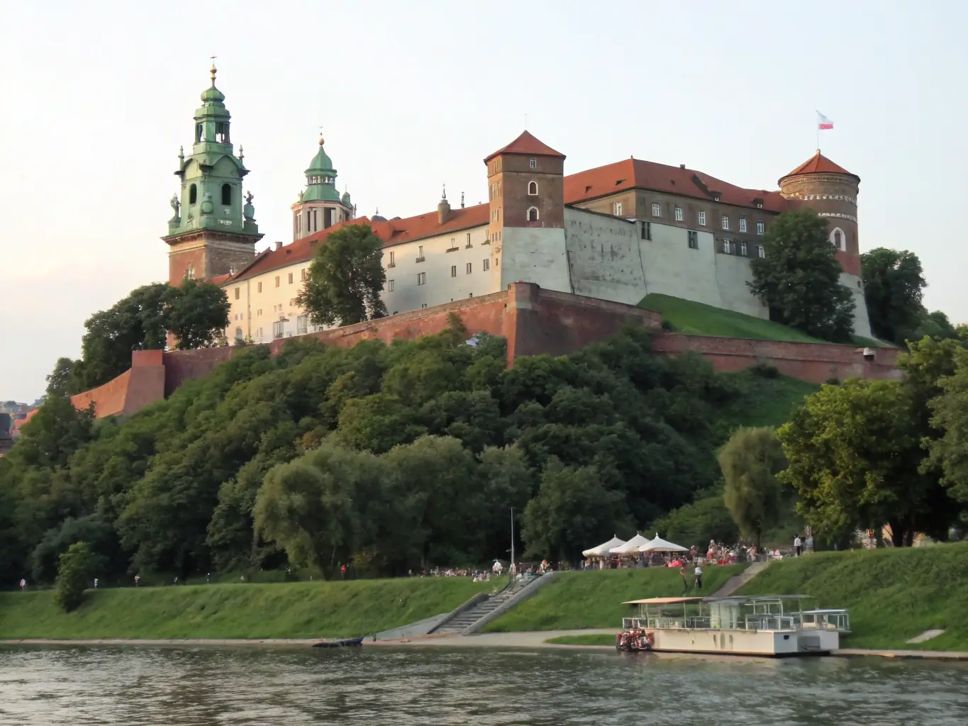A photo of the Royal Castle in Warsaw, a historic landmark with a rich history.